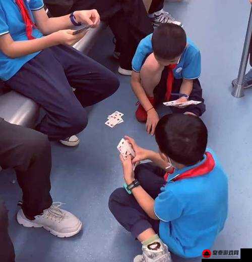 12 岁小学生让别人打扑克：这合适吗